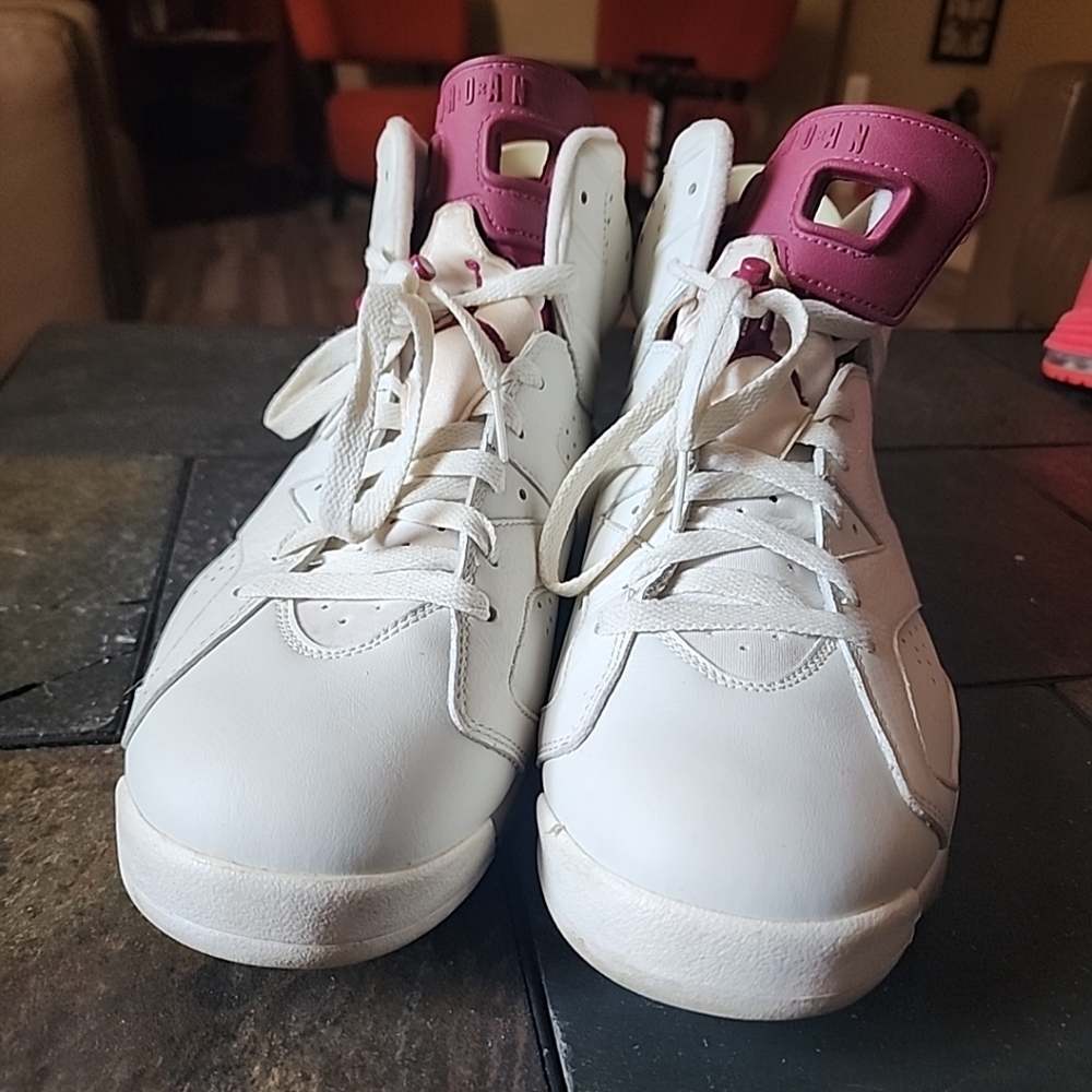 Air Jordan 6 Maroon 2015 Men’s size 11